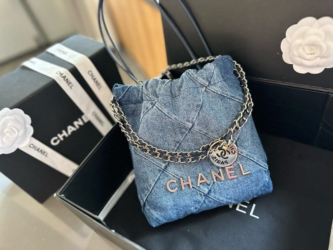 CHANEL 22 mini handbag - Image 5