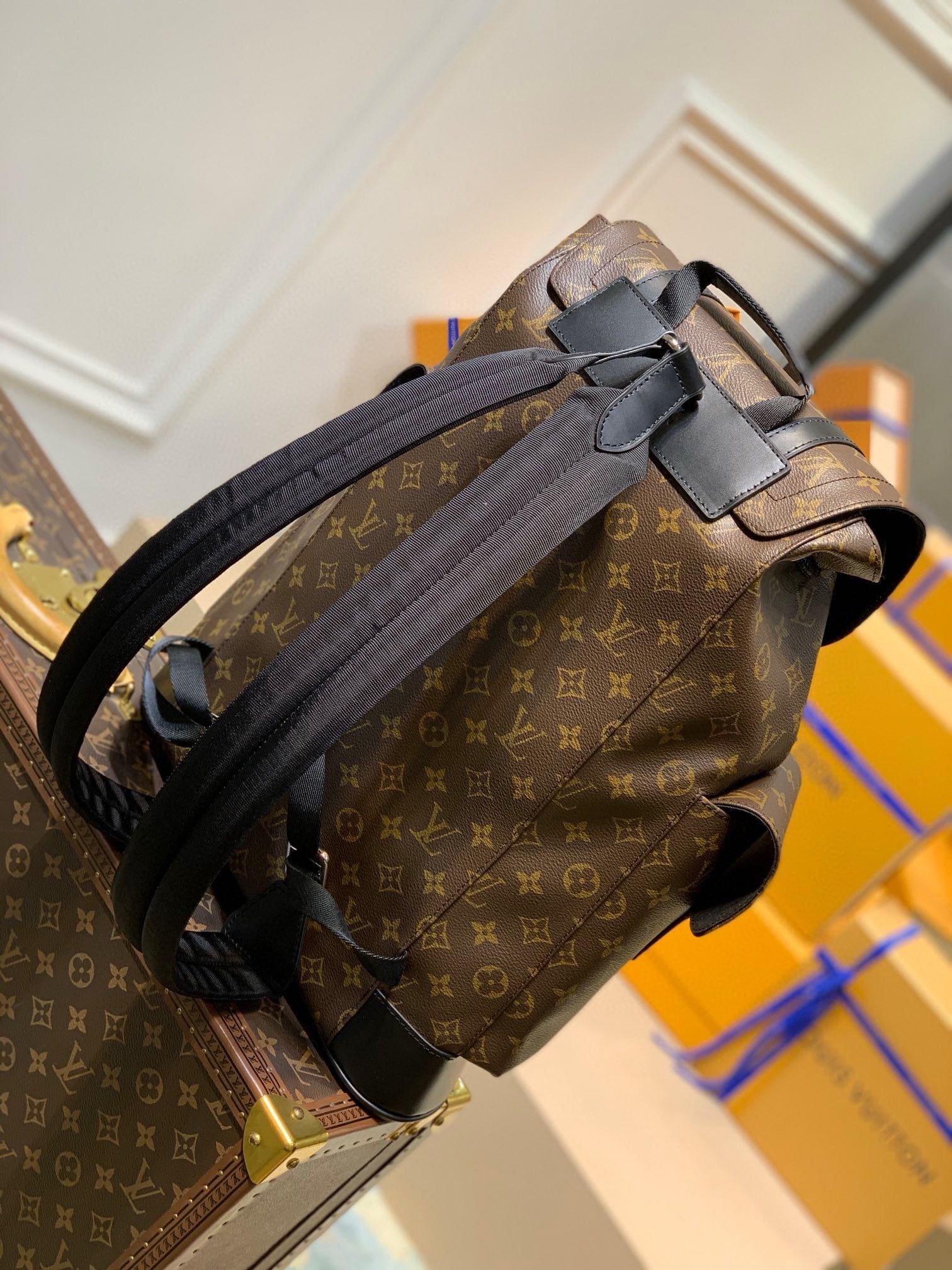 Louis Vuitton Christopher MM Classic - Image 5