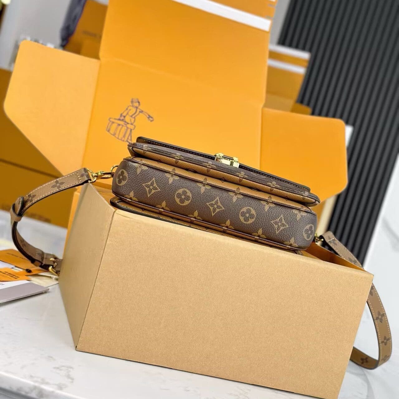 Louis Vuitton Pochette Métis - Image 8