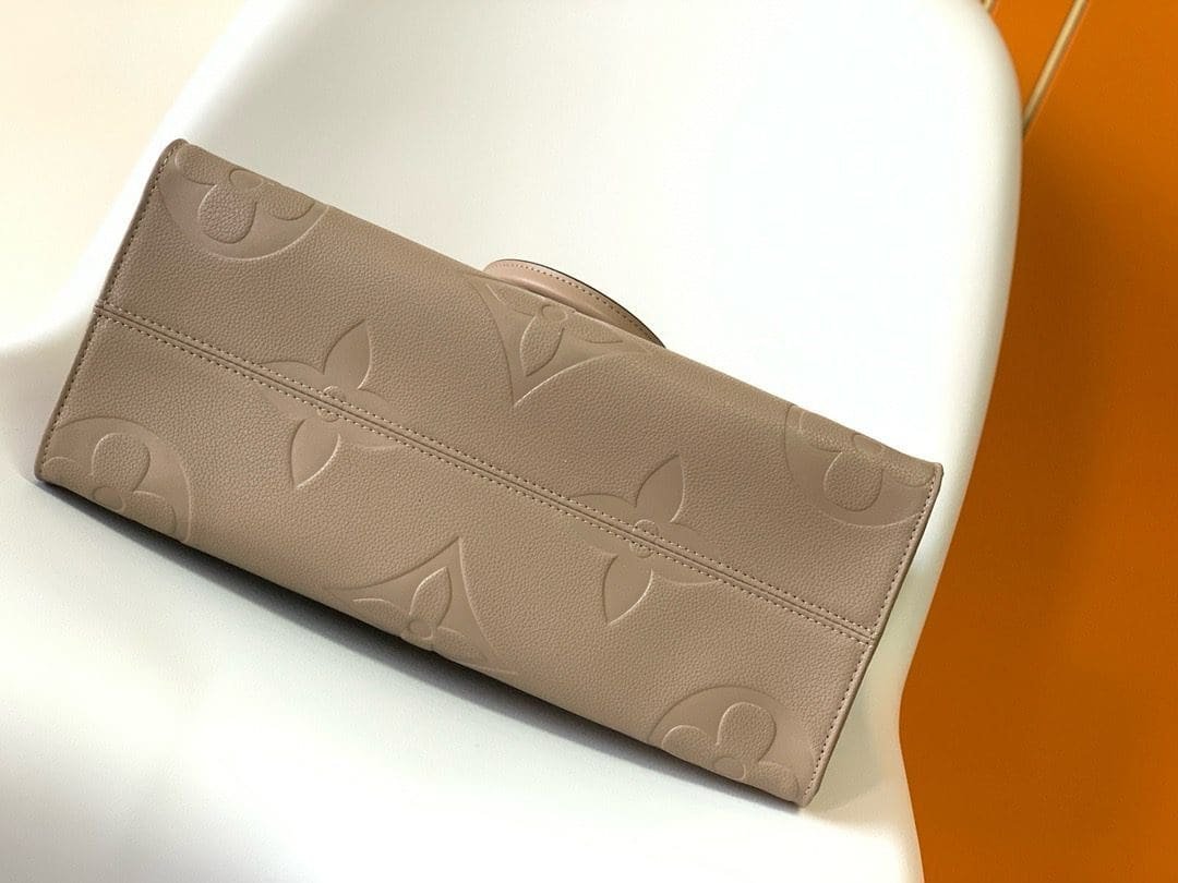 Louis Vuitton OnTheGo MM Tourterelle - Image 8