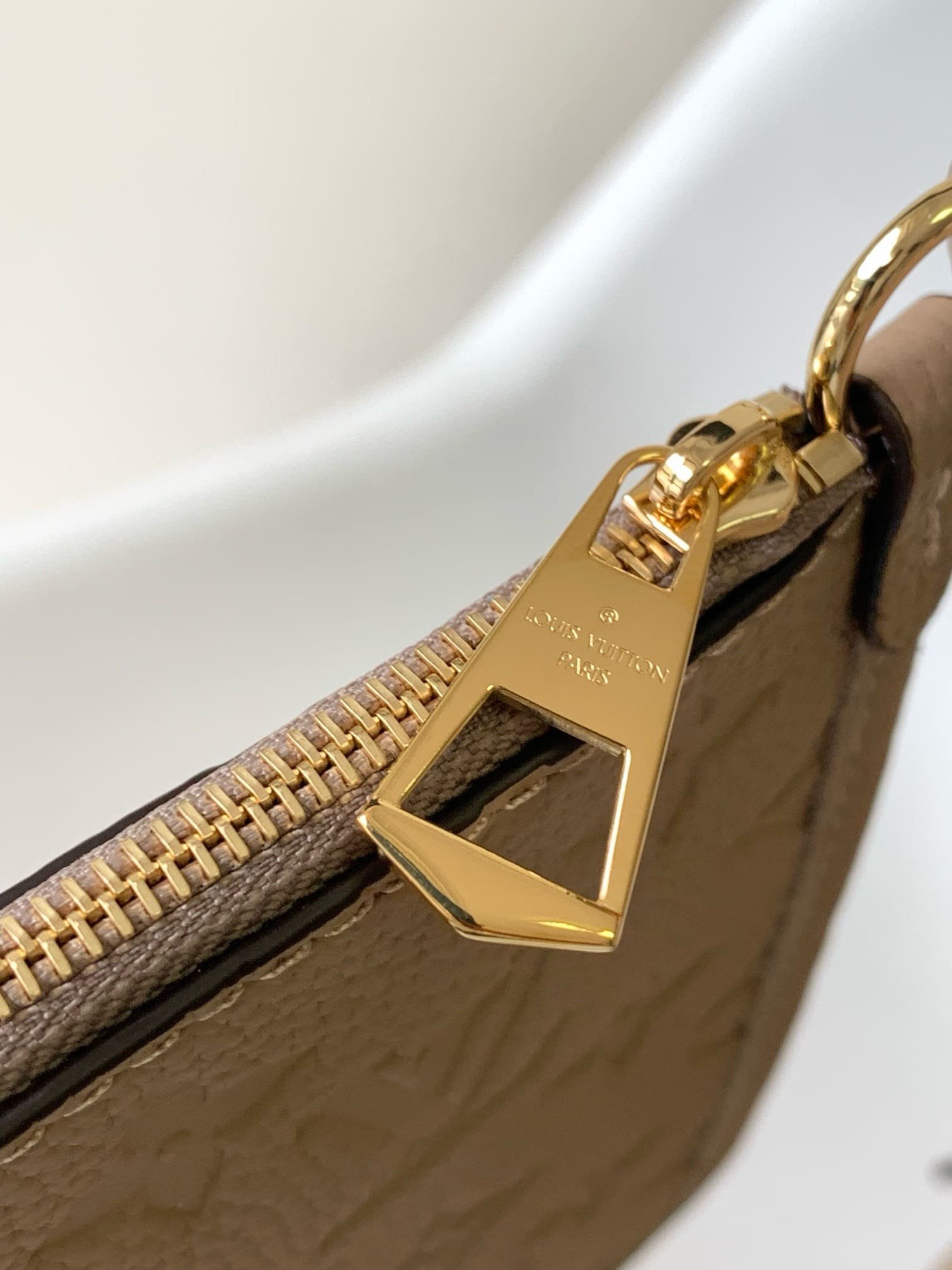Louis Vuitton CarryAll MM - Image 8