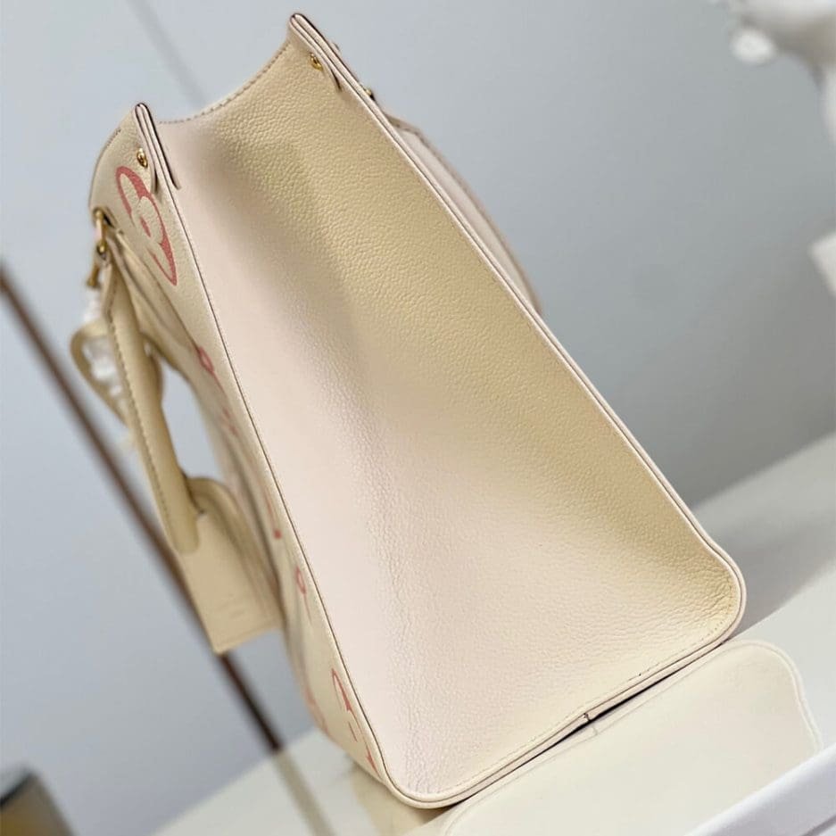 Louis Vuitton OnTheGo MM Embossed - Image 5