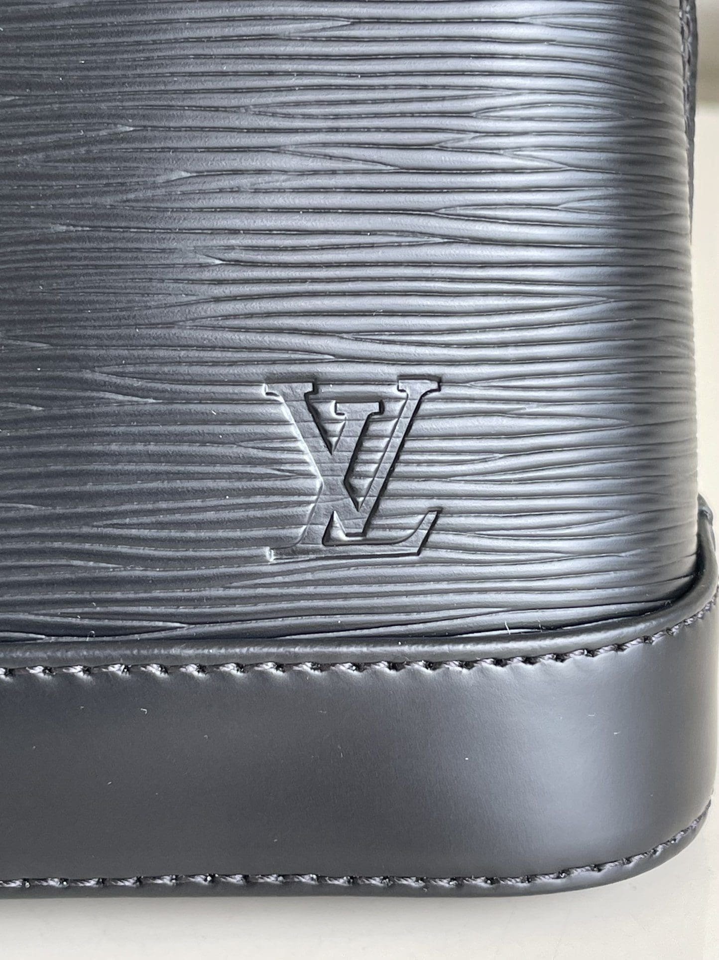Louis Vuitton Alma PM Black Epi Grained - Image 9