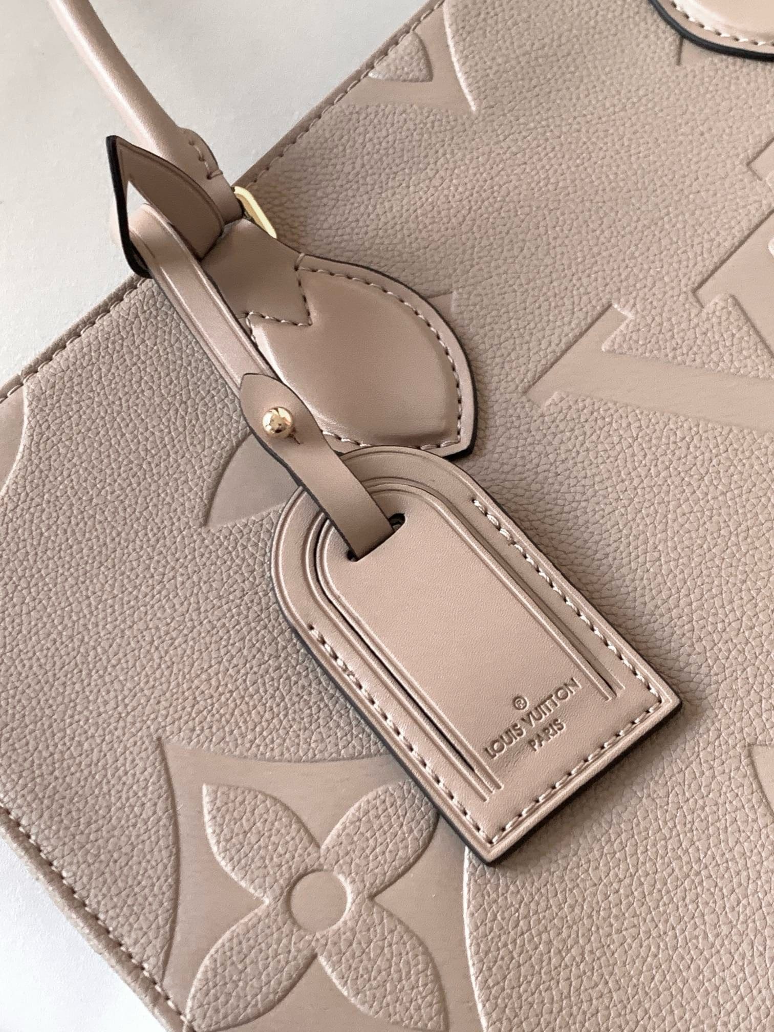 Louis Vuitton OnTheGo MM Tourterelle - Image 7