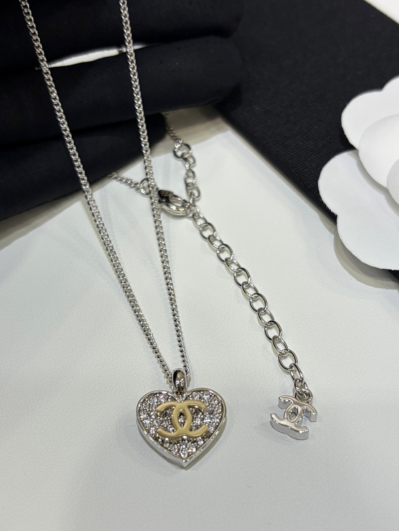Chanel Silver Crystal Heart CC Jewelry Set - Image 6