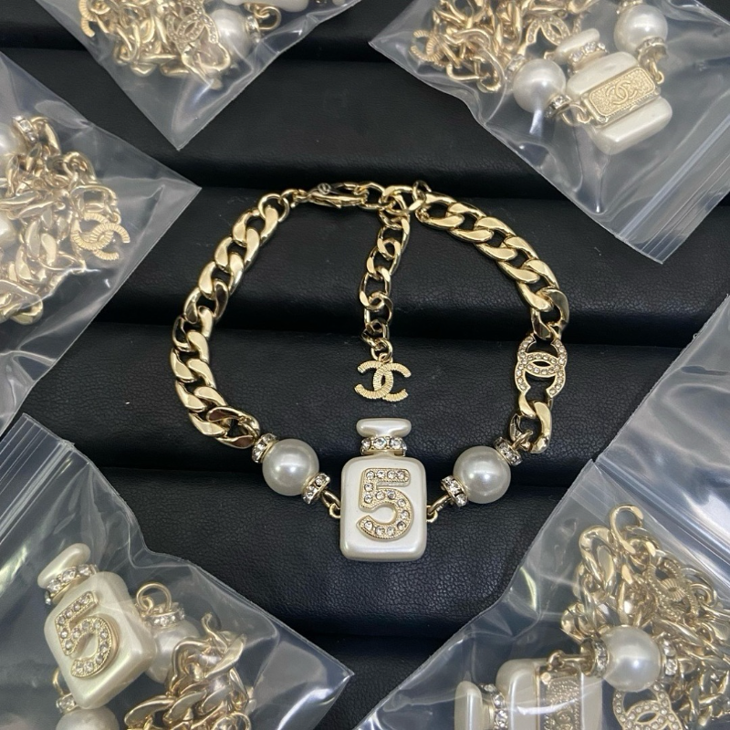 Chanel Gold No.5 Perfume Bottle Pearl Bracelet