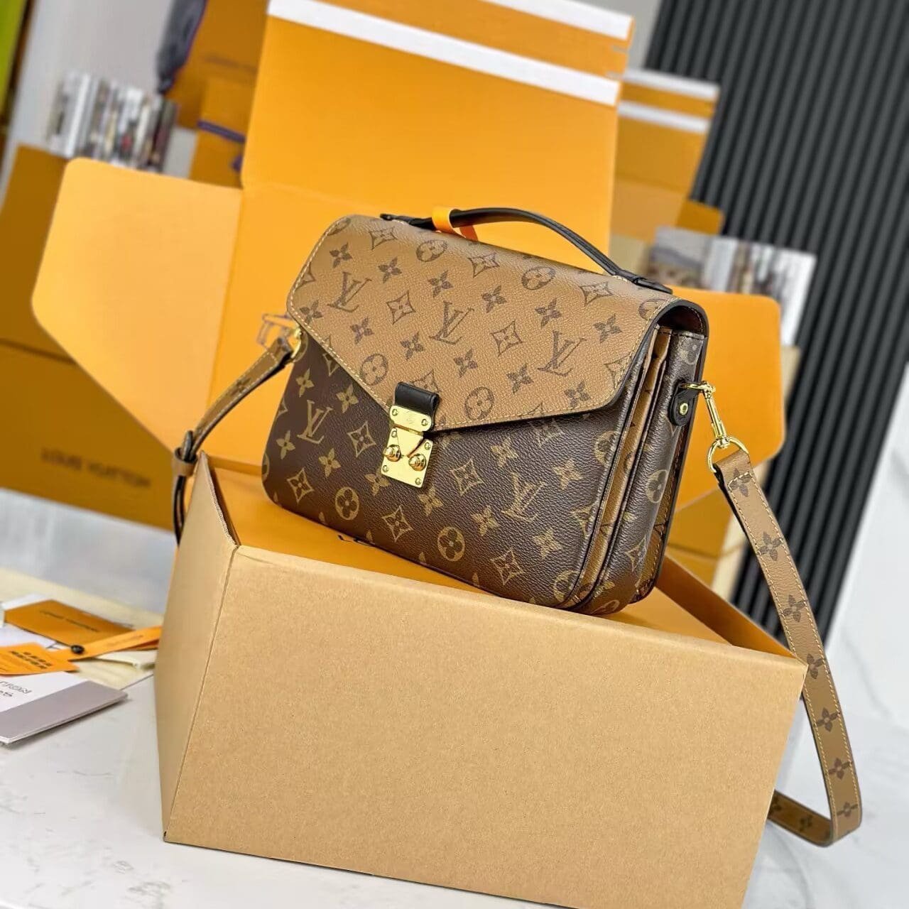 Louis Vuitton Pochette Métis - Image 3