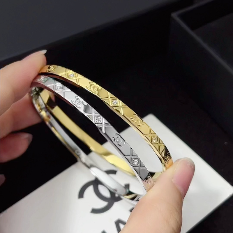 CHANEL Quilted Crystal Thin Two-Tone Bangle Set