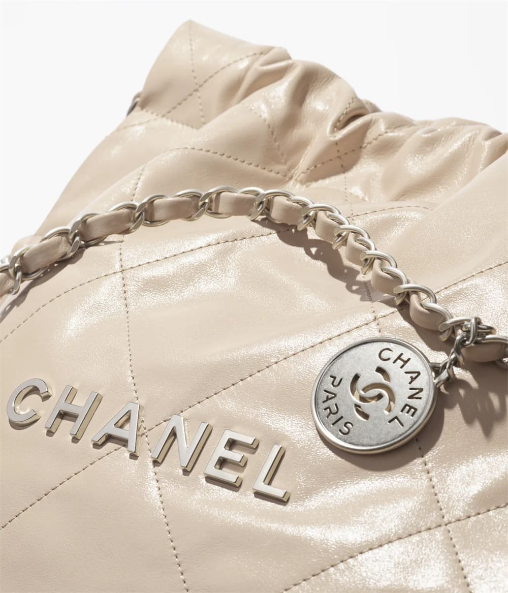 Chanel 22 Small Shiny Calfskin Bag - Image 3