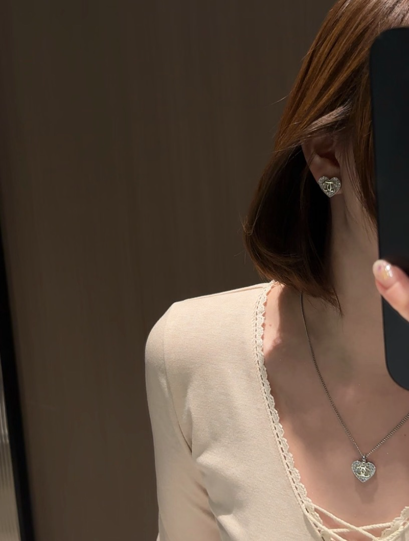 Chanel Silver Crystal Heart CC Jewelry Set - Image 4