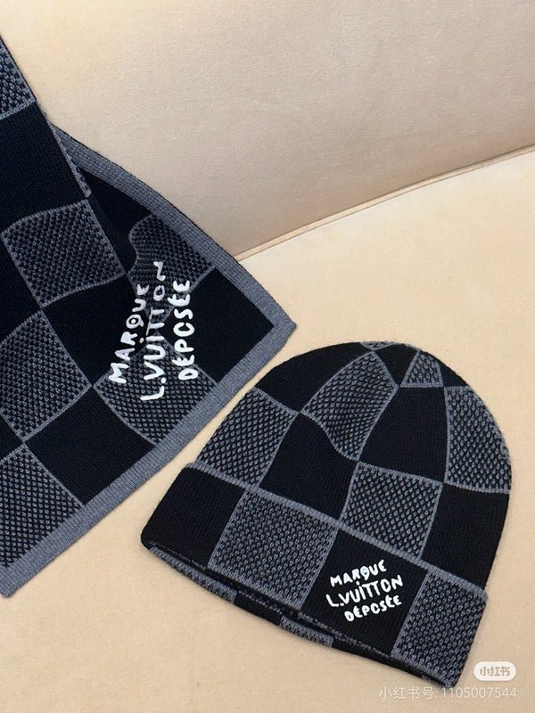 LV Black Grey Versions Damier Graphite Knit Scarf - Image 4