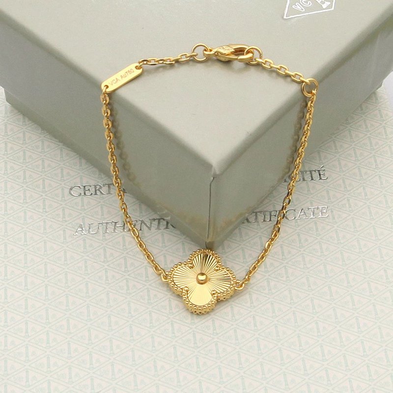 Single Gold Four-Leaf Clover Bracelet - Image 6