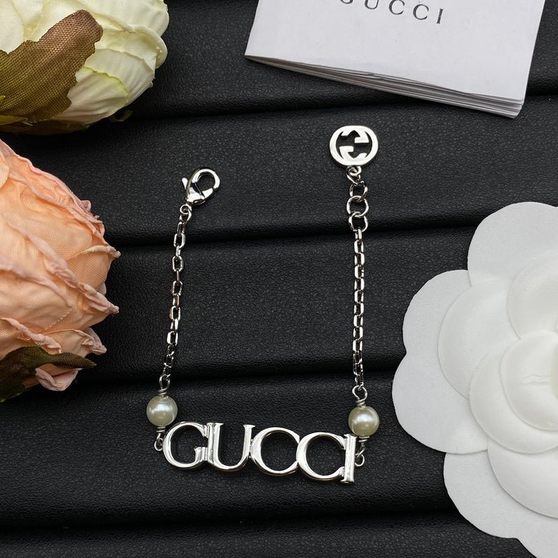 GUCCI Letter Pearl Chain Bracelet Pair - Image 4