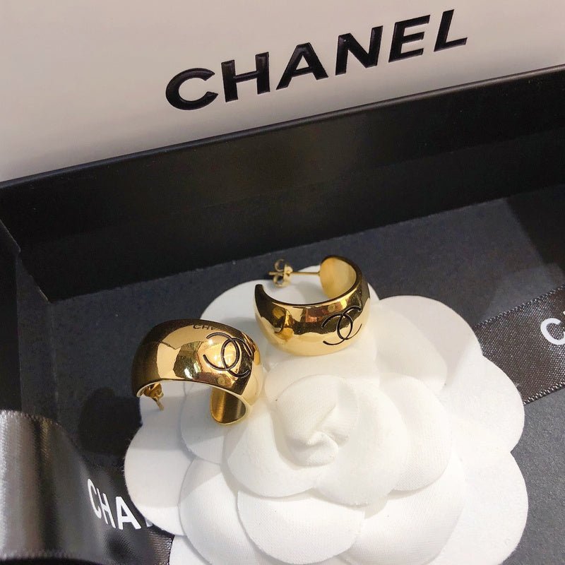 Chanel Wide Gold Engraved Double C - Image 6