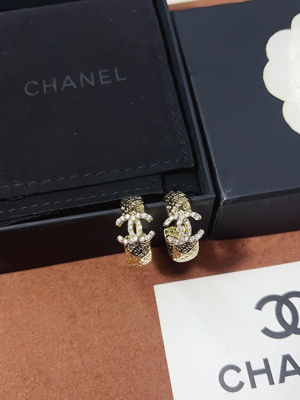 Chanel Textured Rhinestone Double C - Image 4