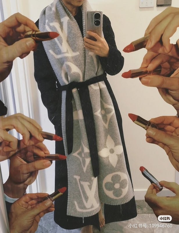 LV Oversized Monogram Cashmere Blend Scarf - Image 4