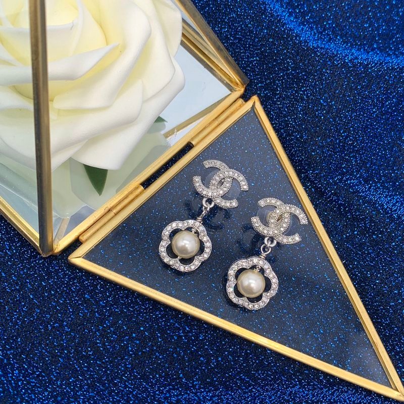 Chanel Silver Crystal Pearl Flower - Image 3