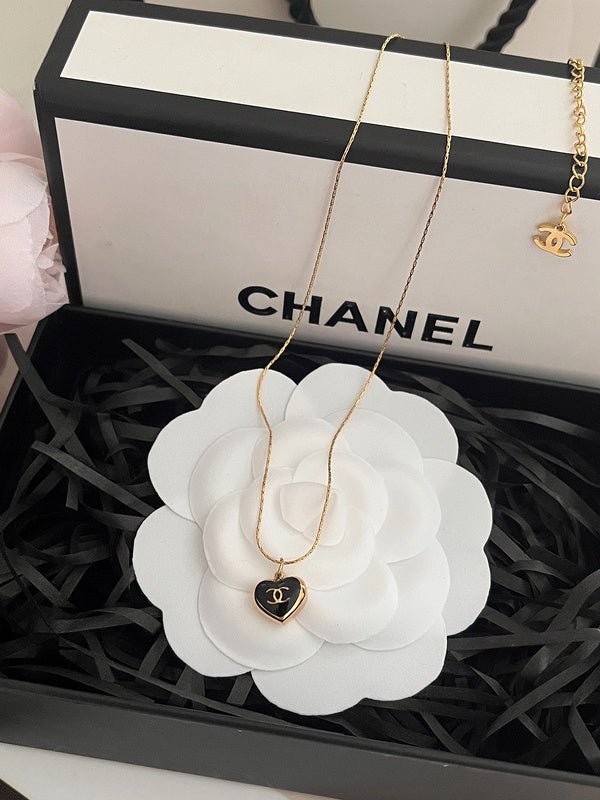 Chanel Gold Metal Black Heart - Image 3