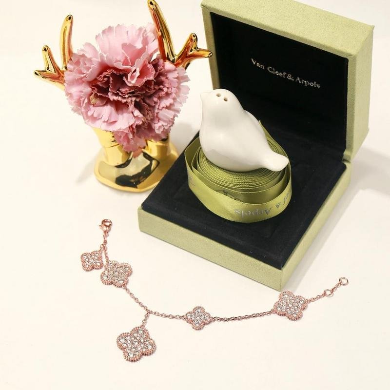 VCA 5 Motifs Full Diamond Bracelet 3 Tone - Image 6