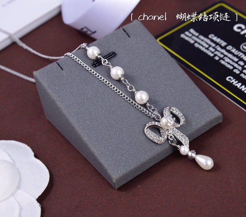 Chanel Silver Crystal Bow Pearl Necklace - Image 5