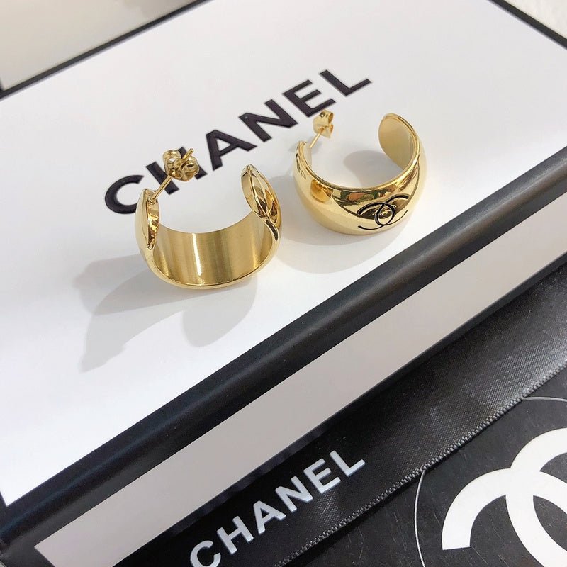 Chanel Wide Gold Engraved Double C - Image 3