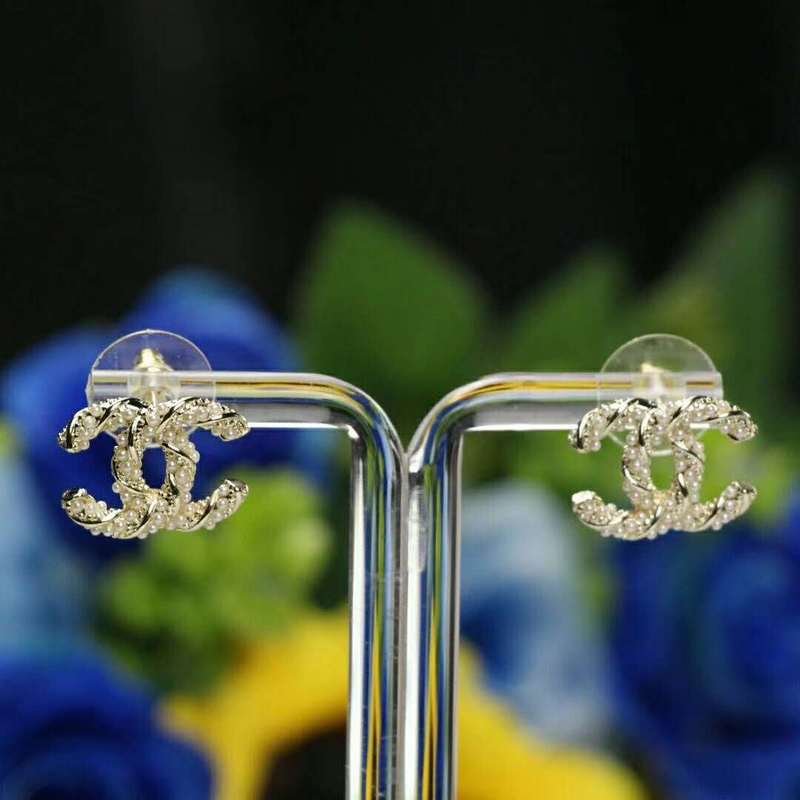 Chanel Twisted Rhinestone Double C - Image 3
