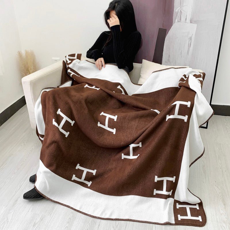 Alternative view of XDT6 Blanket 135-165CM cashmere blend carpet
