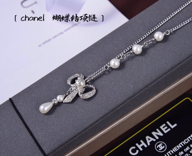 Chanel Silver Crystal Bow Pearl Necklace - Image 3