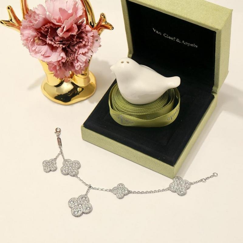 VCA 5 Motifs Full Diamond Bracelet 3 Tone - Image 7
