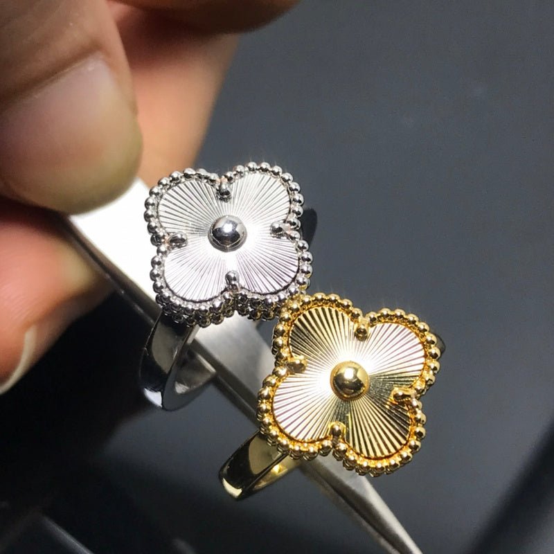Laser Carved Texture Single Gold Clover Ring - Image 6