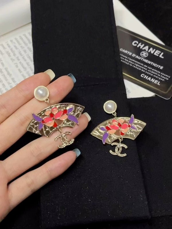 Chanel Floral Fan Enamel Rhinestone - Image 5
