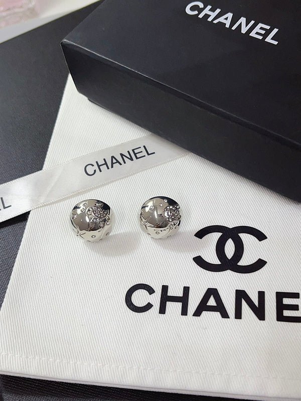Chanel Hammered Round Logo Stud Earrings Two-Tone - Image 5