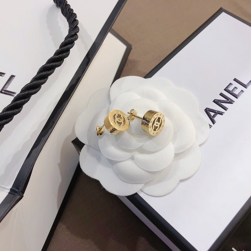 Chanel Gold Rhinestone Round CC - Image 5