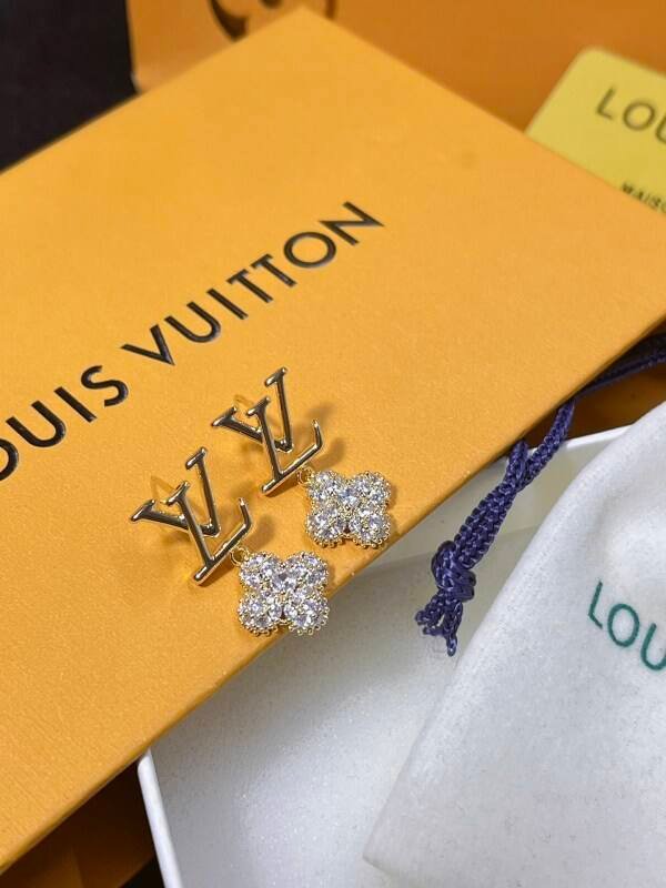 LV Polished Gold Zircon Four-Leaf Clover Earrings - Image 3
