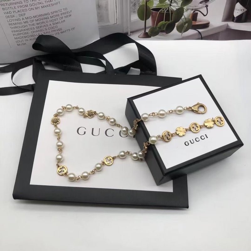 GUCCI Pearl Logo Gold Chain Necklace - Image 4