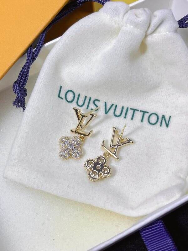 LV Polished Gold Zircon Four-Leaf Clover Earrings - Image 4