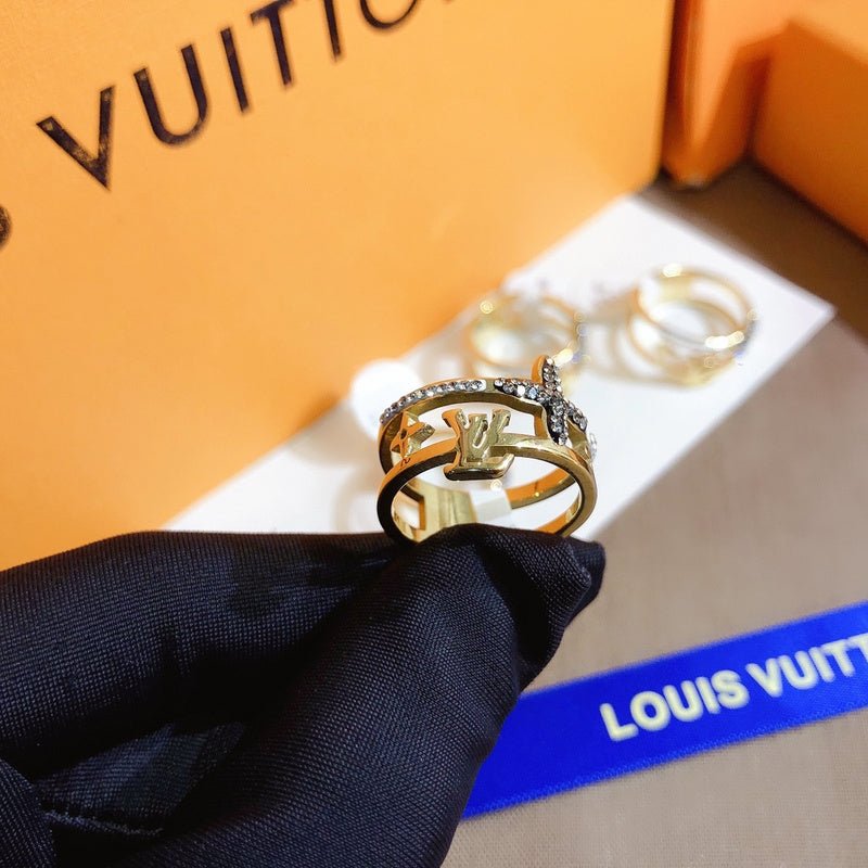 LV Double Hoop Logo Effortless Ring - Image 8