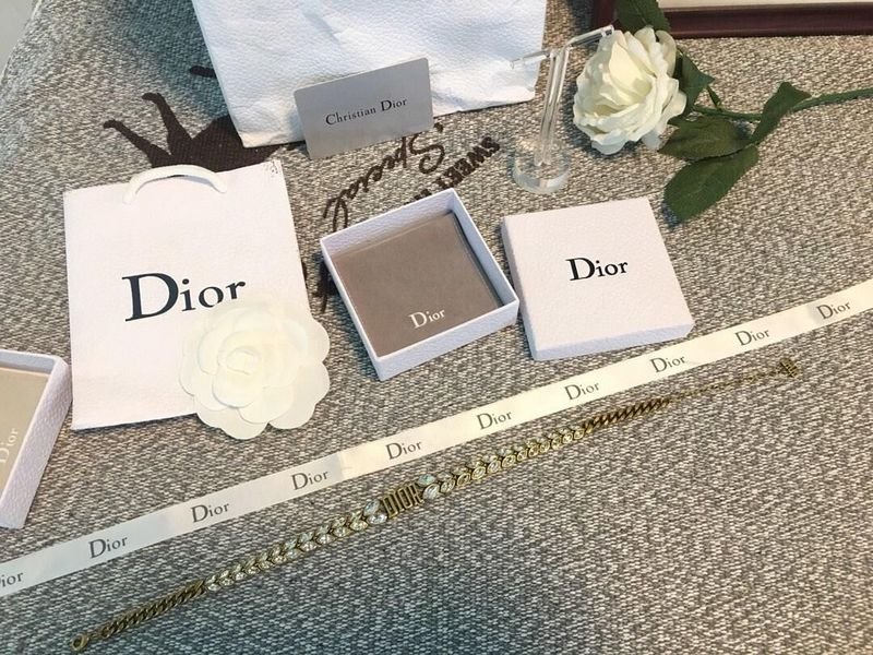 Dior Vintage Crystal Leaf Necklace - Image 9