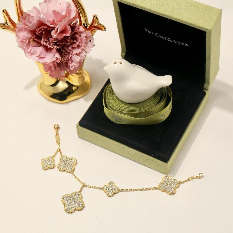 VCA 5 Motifs Full Diamond Bracelet 3 Tone - Image 3