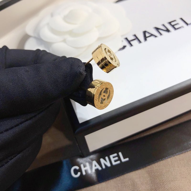 Chanel Gold Rhinestone Round CC - Image 3