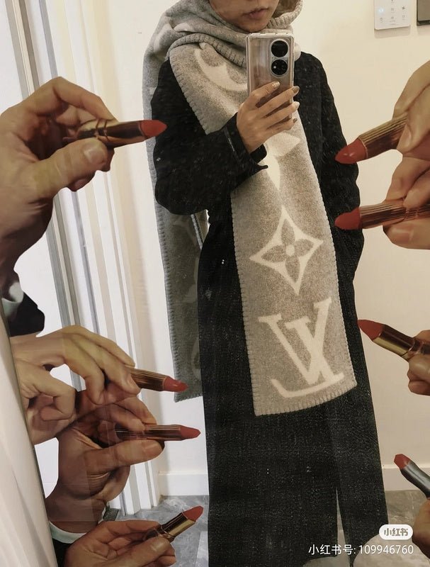 LV Oversized Monogram Cashmere Blend Scarf - Image 3