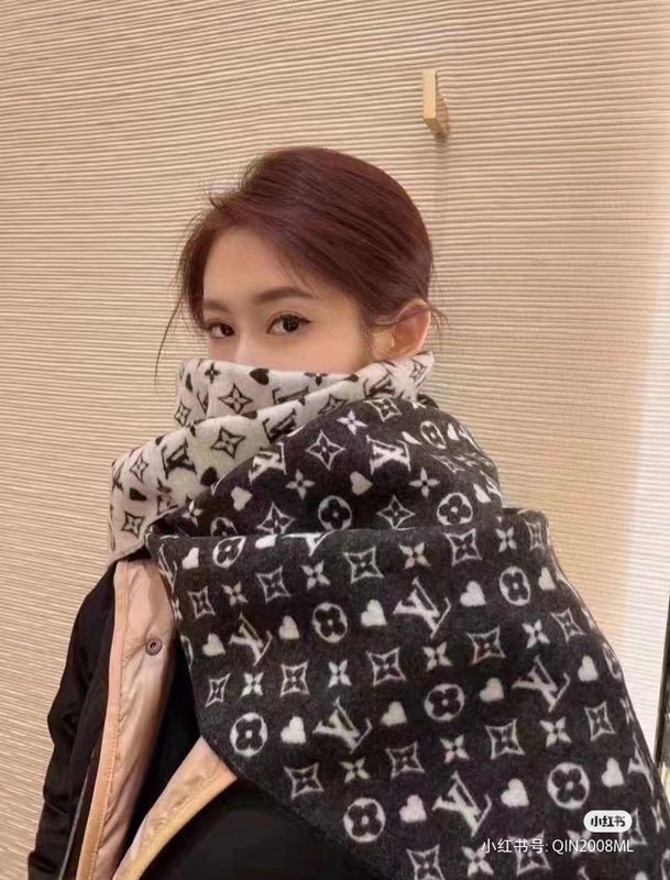 LV Beige White Heart Monogram Fringed Shawl - Image 4