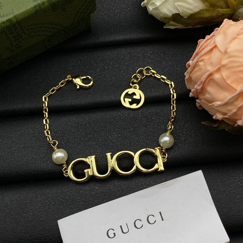 GUCCI Letter Pearl Chain Bracelet Pair - Image 3