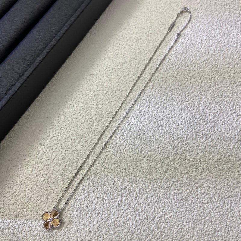 VCA Laser Color Separation Single Clover Necklace - Image 3