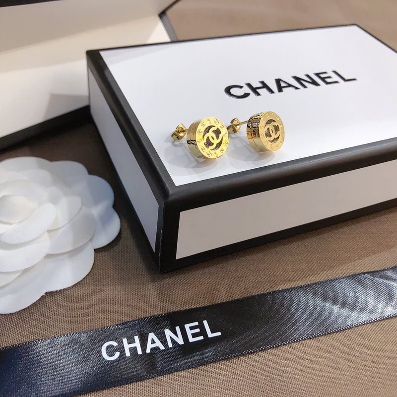 Chanel Gold Rhinestone Round CC - Image 7