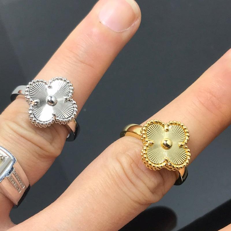 Laser Carved Texture Single Gold Clover Ring - Image 4