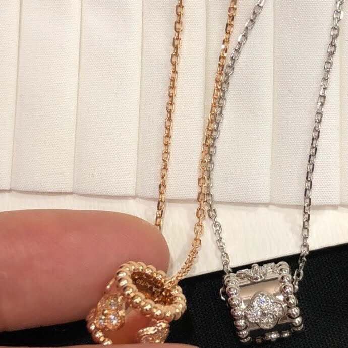 Women Kaleidoscope Diamond Pendant Necklace