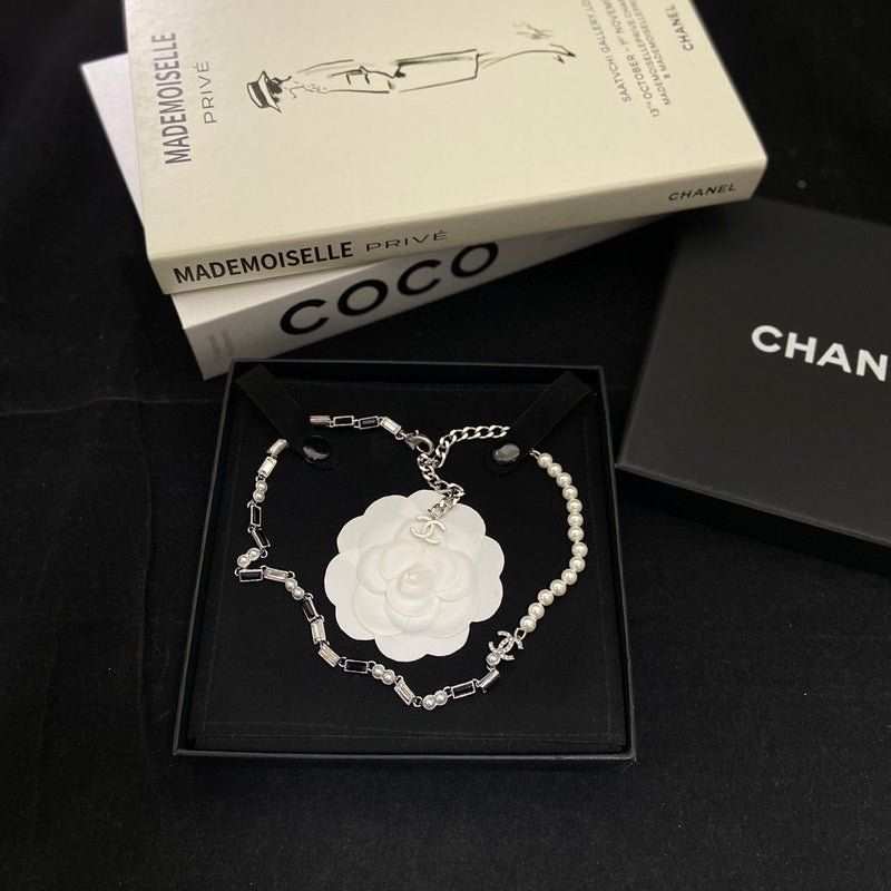 Chanel Pearl Baguette Crystal CC - Image 6