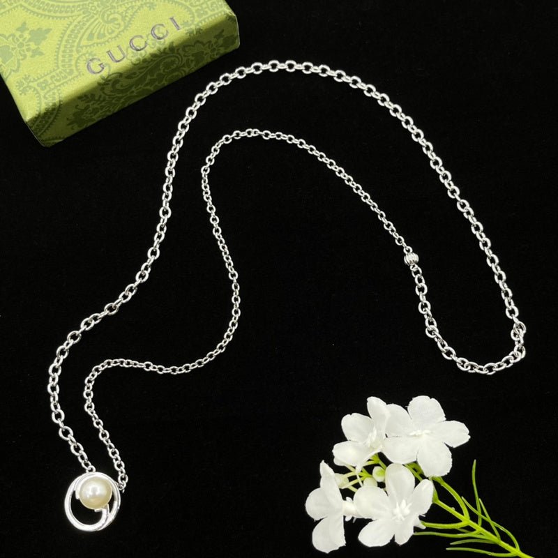 GUCCI Two-Tone Pearl Circle Pendant Necklace - Image 8