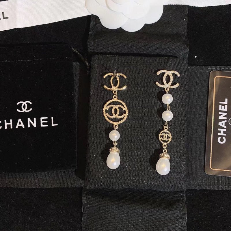 Chanel Asymmetric Layered Pearl Earrings - Image 5